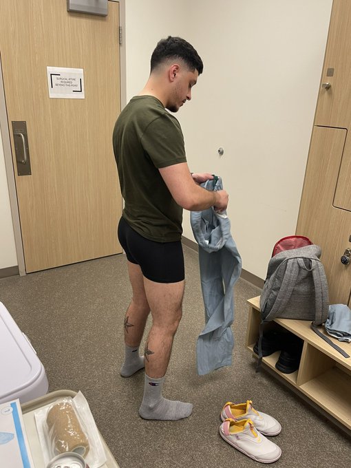 Watch Angelo's leaked NSFW photo on TwXstars