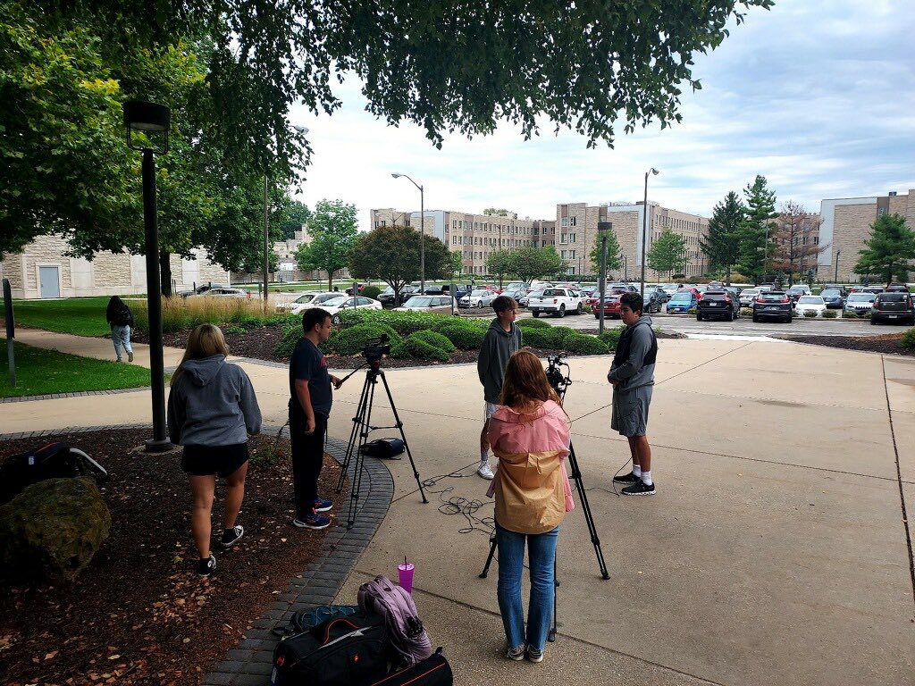 ButlerCCom's tweet photo. This week our SPM220: Sports Shooting and Editing classes have been doing some field production around Fairbanks. Students are learning techniques in framing and shot variety when shooting interviews both on an off the field! https://t.co/ngFiZBzJW6