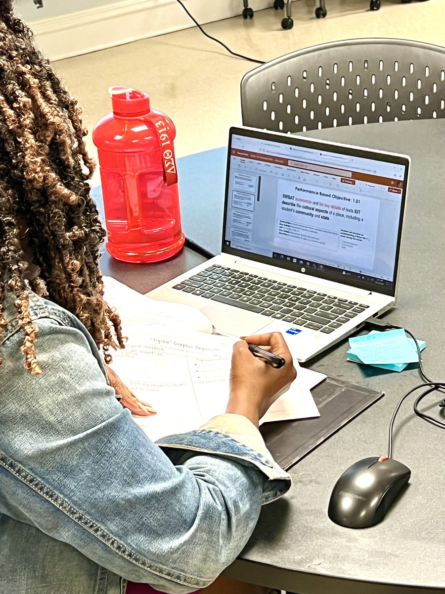 DrRLDavis's tweet photo. The Blended Learning Team can be seen engaging teacher leaders to bridge the work with central office and schools. We are training Digital Learning Ambassadors to move digital learning from COMPLIANCE to COMMITMENT for deeper student engagement! @SCSExecScott @SCSK12Unified https://t.co/mnVZLMzR3h