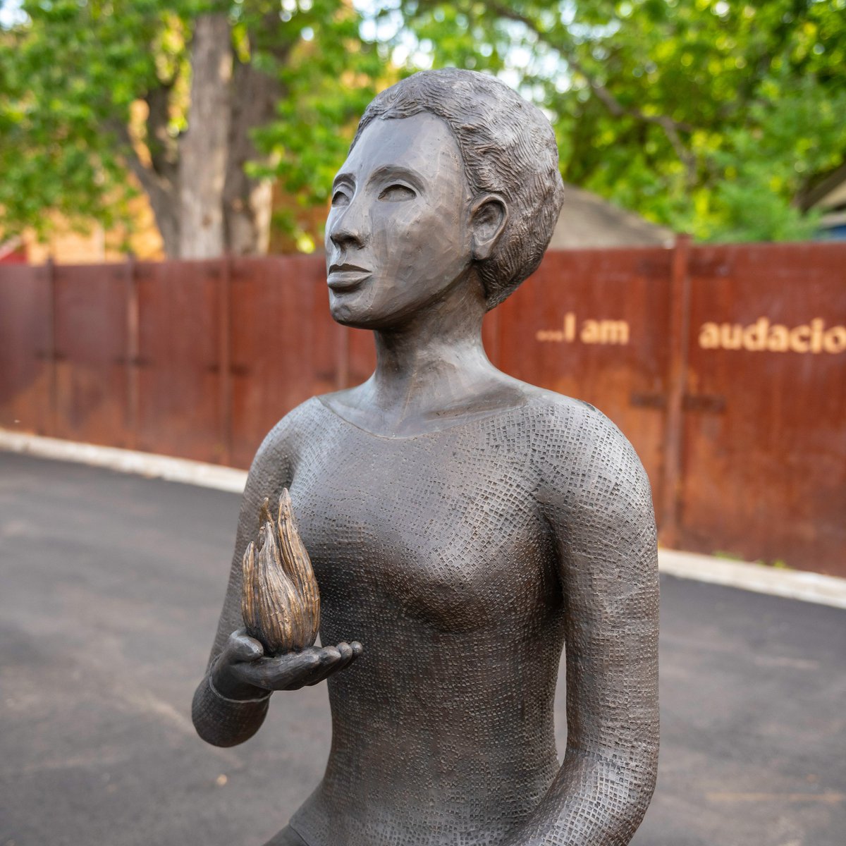 Pillsbury House + Theatre (@phousetheatre) on Twitter photo Tmrw we say goodbye to Lorraine! Stop by our parking lot just south of 3501 Chicago Avenue to experience the legacy of Broadway's first Black female playwright and admire Alison Saar's sculpture up close. Photo by Bruce Silcox: pillsburyhouseandtheatre.org/lhi_homepage/ #tositawhile <a href="/thelillysorg/">The Lillys</a> Tmrw we say goodbye to Lorraine! Stop by our parking lot just south of 3501 Chicago Avenue to experience the legacy of Broadway's first Black female playwright and admire Alison Saar's sculpture up close. Photo by Bruce Silcox: pillsburyhouseandtheatre.org/lhi_homepage/ #tositawhile <a href="/thelillysorg/">The Lillys</a>