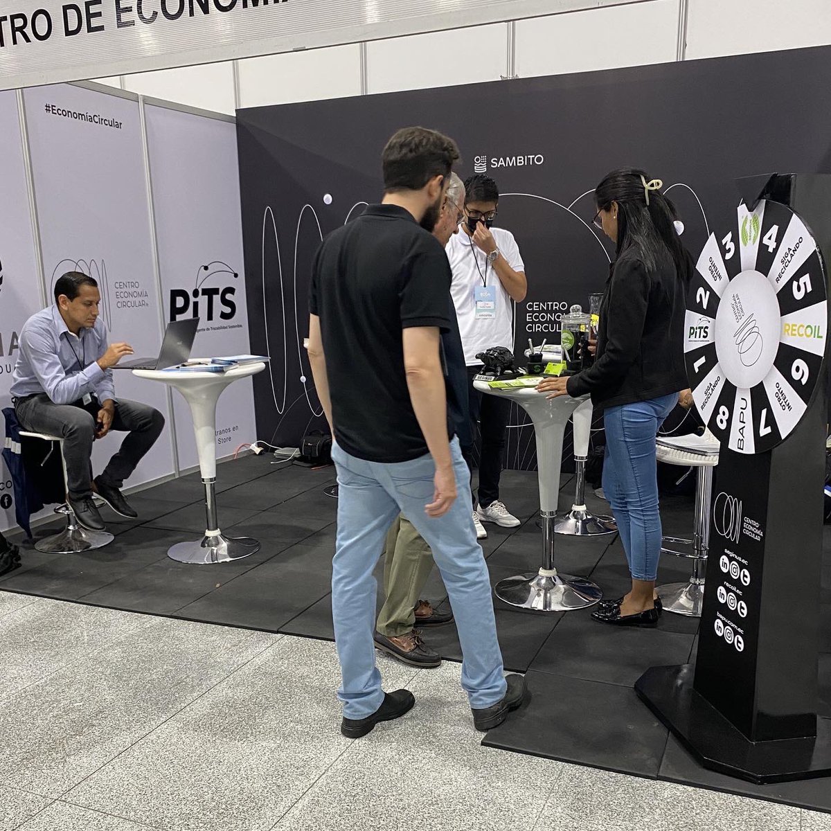 cec_ecuador's tweet photo. Acciones que impulsan la transición ecológica.

Un nuevo año en la Expo Ecuanergéntica, capacitándonos junto a profesionales que nos compartieron los fundamentos principales de la economía circular.

#CEC #CircularEconomy #Sostenibilidad #BeCircularMyFriend https://t.co/6t9cFDfIlp