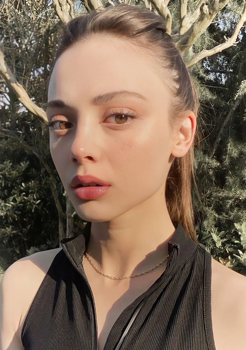 Bize bi kerecik şu saçla Ekim versenize <a href="/diziduybeni/">Duy Beni</a> 

#ekkan
#duybeni