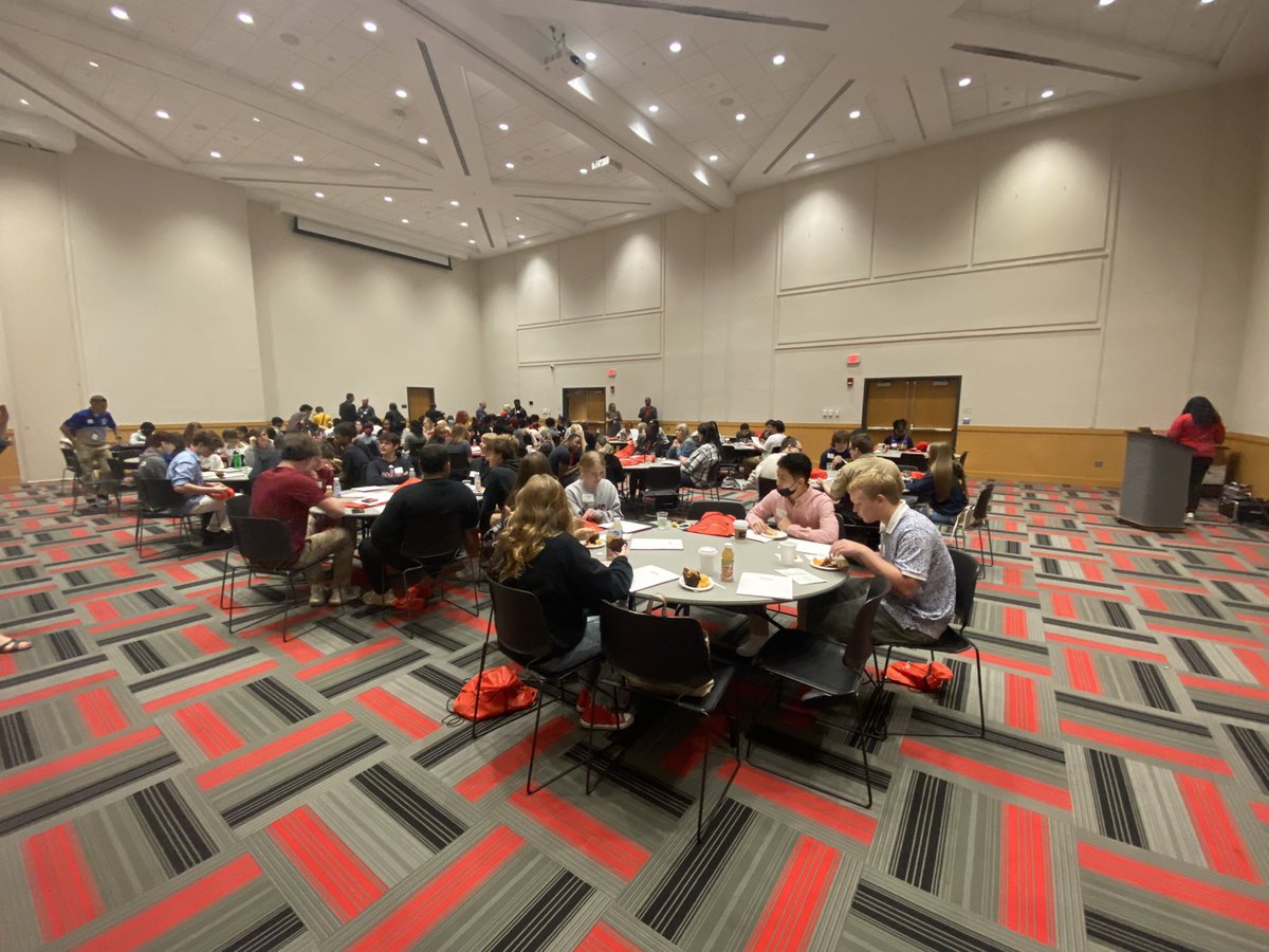 Ballard_AofL's tweet photo. Big thanks to @UofLbiz and the @uofl_cbabiz for hosting us and other JCPS schools today! The Ballard #Bruins had a great time touring campus and meeting with their mentors. #BusinessServicesAcademy @bruinfbla @Bruin_Principal @AcademiesofLou @JCPSDirectorAoL @JCPS_CTE https://t.co/V2AYrCFbf8