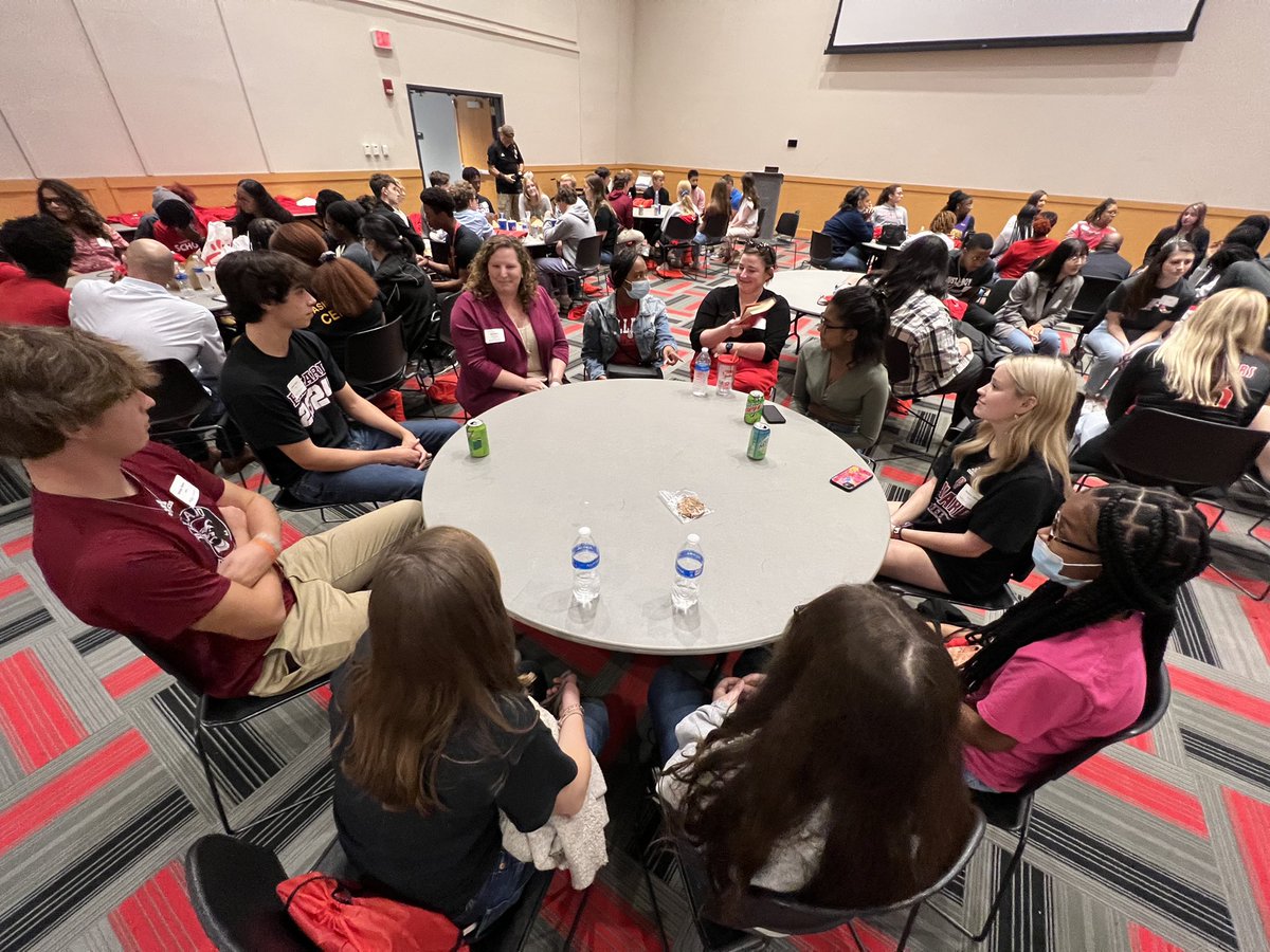 Ballard_AofL's tweet photo. Big thanks to @UofLbiz and the @uofl_cbabiz for hosting us and other JCPS schools today! The Ballard #Bruins had a great time touring campus and meeting with their mentors. #BusinessServicesAcademy @bruinfbla @Bruin_Principal @AcademiesofLou @JCPSDirectorAoL @JCPS_CTE https://t.co/V2AYrCFbf8