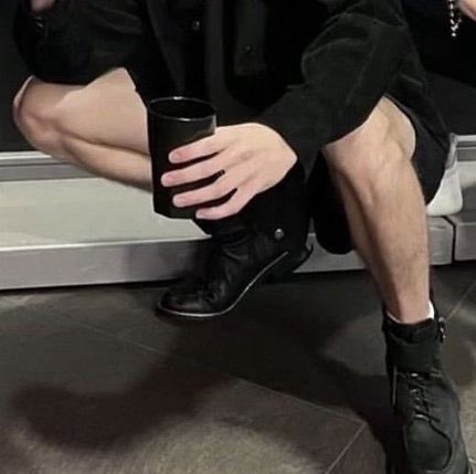 Musetta_May's tweet photo. timothée chalamet’s legs retweet if you agree https://t.co/robrg115EU