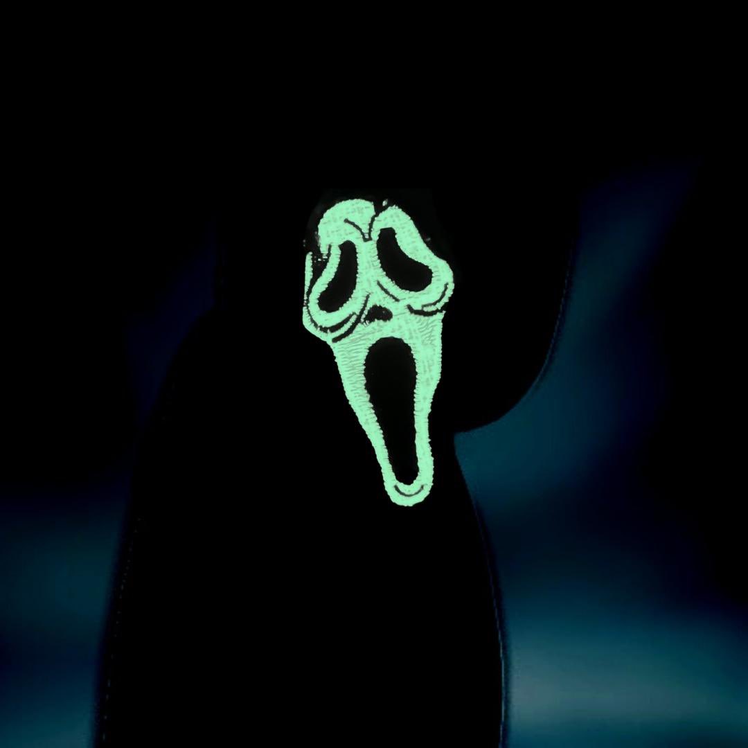 GOODBi_Shop's tweet photo. "What's Your Favorite Scary Movie?" 📞😈

This masked killer will be sure to leaving you dripping🩸Can you guess who’s under the glowing mask? 🫣

Scream Sweater out 𝗦𝗲𝗽𝘁𝗲𝗺𝗯𝗲𝗿 𝟭𝟲.𝟲𝗽𝗺

🔪 https://t.co/Wj2SnNqN4g #GOODBi🩸 https://t.co/GMvmBqOHt6