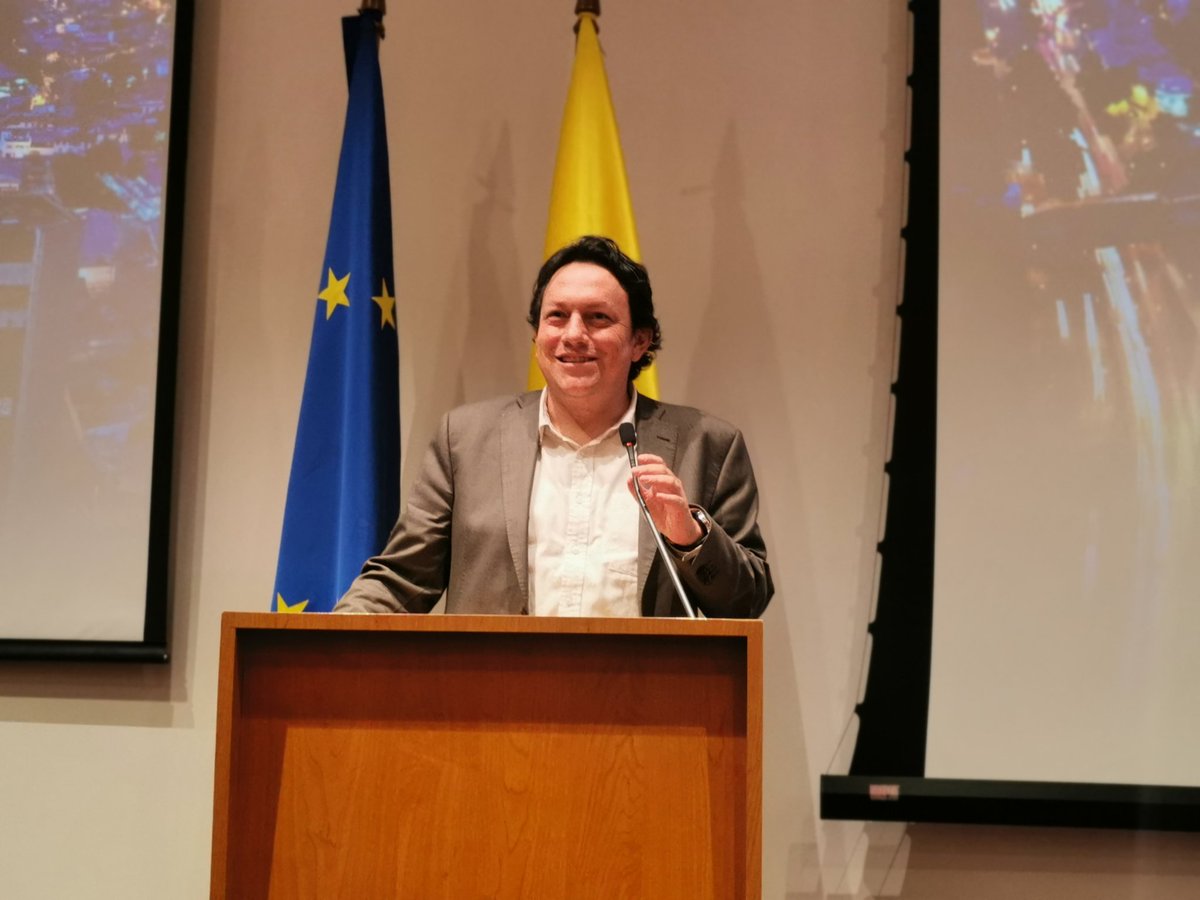 ConsejeriaTIC's tweet photo. "El #SistemaDistritalDeCuidado es una innovación social que reconoce la labor de cuidado de las mujeres en Bogotá, y desde la tecnología, estamos identificando cómo potenciamos sus habilidades y desarrollo personal", @felipks Alto Consejero TIC. #SmartcoSummit https://t.co/fRyAmegjcI