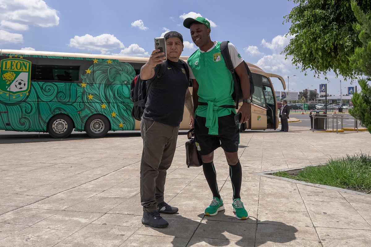 clubleonfc's tweet photo. 𝗡𝗢𝗦 𝗙𝗨𝗜𝗠𝗢𝗦
El #Fierabus 🚍 @Primera_Plus nos trajo hasta el aeropuerto y estamos listos para viajar a CDMX.
Mañana enfrentaremos a @CruzAzul.
#SerFieraEsUnOrgullo 🦁 https://t.co/xqwrzMheMa