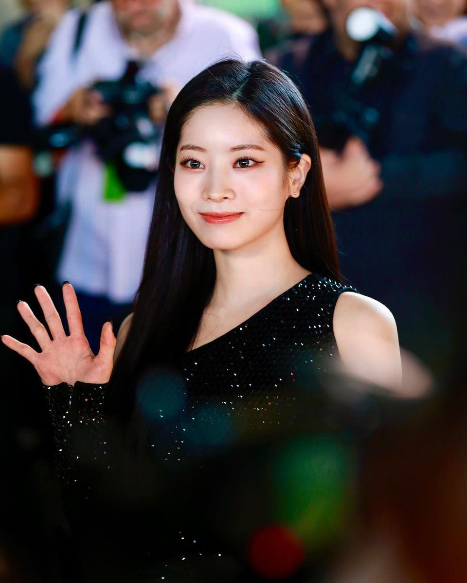 TWM2MN2's tweet photo. MICHAEL KORS SS23 컬렉션 쇼 #다현

https://t.co/Bd6RZPTBiA https://t.co/NFLgOo6O6g