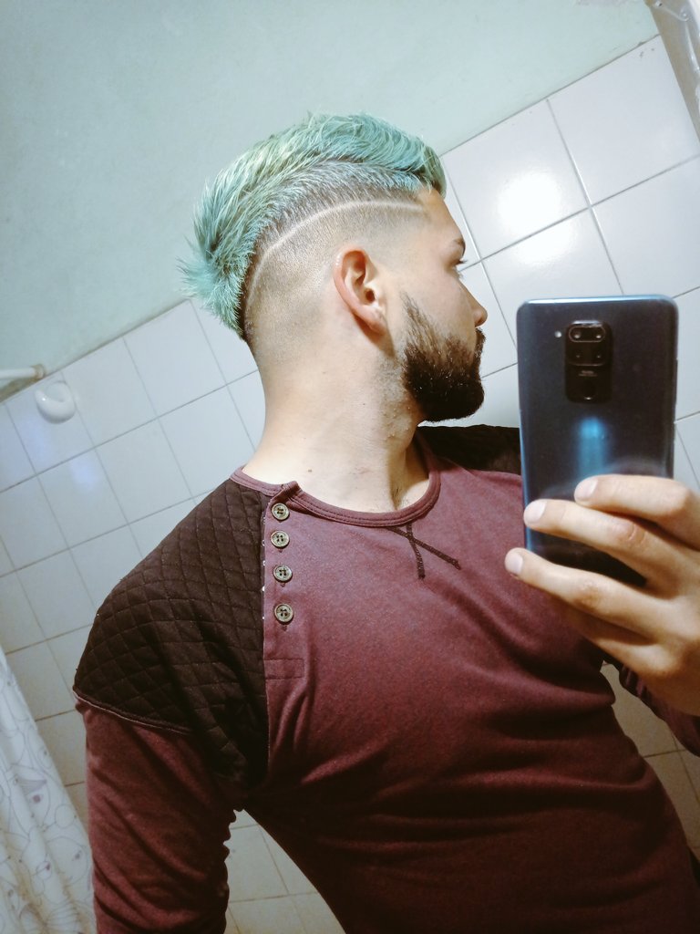2 pic. El look del año pasado vs el actual https://t.co/y78DtIsBGC