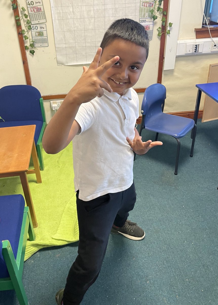 MrsLilleyVPS (@mrslilleyvps) on Twitter photo ๐ฆ๐ We read Limelight Larry today. Great predictions from P3/4T. This book also gave us our STAR word for the week - limelight! Here we are pretending to be in the limelight. We had pop stars, models and dancers. We said people on BGT were in the limelight. ๐ฆ๐<a href="/MissThomsonVPS/">Miss Thomson and P3/4T</a> ๐ฆ๐ We read Limelight Larry today. Great predictions from P3/4T. This book also gave us our STAR word for the week - limelight! Here we are pretending to be in the limelight. We had pop stars, models and dancers. We said people on BGT were in the limelight. ๐ฆ๐<a href="/MissThomsonVPS/">Miss Thomson and P3/4T</a>