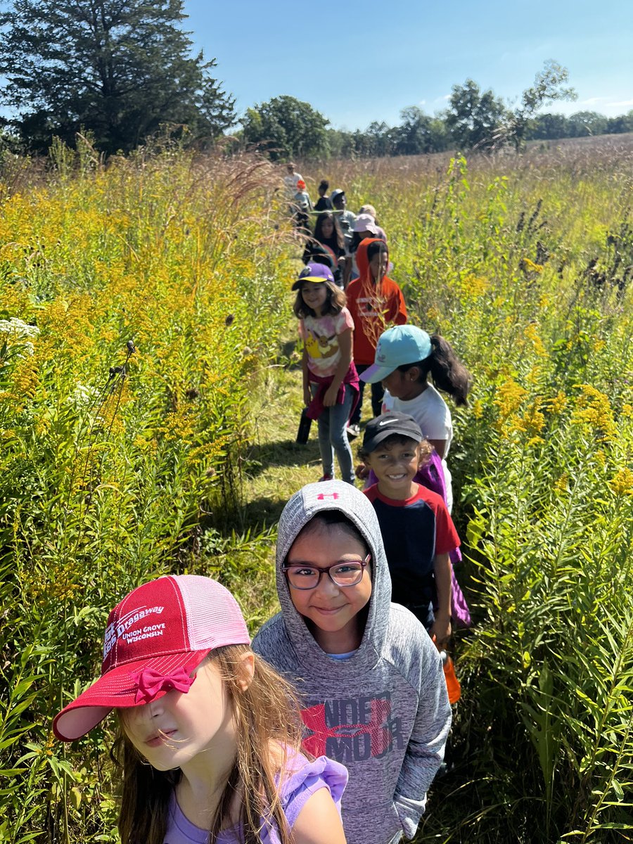 MrsHCampbell16's tweet photo. #SecondGradeScientists at the Prairie #WeBelong220 #SuperSecondGrade https://t.co/GiH7Px9sNS