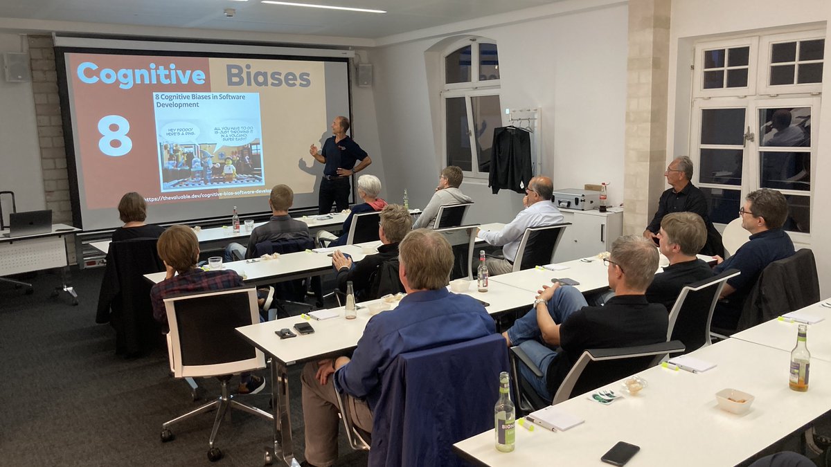 Perfekter Auftakt heute für unser erstes <a href="/isaqb/">iSAQB</a> Community Meetup Rhein/Main in Frankfurt. Danke an die Runde für die tolle Atmosphäre und die angeregten Diskussionen 👍Unser Dank geht insbesondere an <a href="/gernotstarke/">Dr. Gernot Starke 🇺🇦</a> für Deinen spannenden Talk!