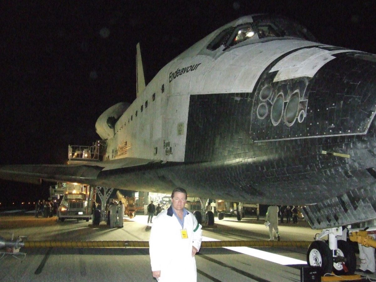 NeonTikiTribe's tweet photo. @Letterman #mynextguest Explosion Survivor of Largest U.S. Nuke, Space Shuttle Supervisor, Creator of #superhero series. AWESOME PHOTO ALBUM https://t.co/LU2TEpfapY #NFTs too https://t.co/JXeiePgkLr
