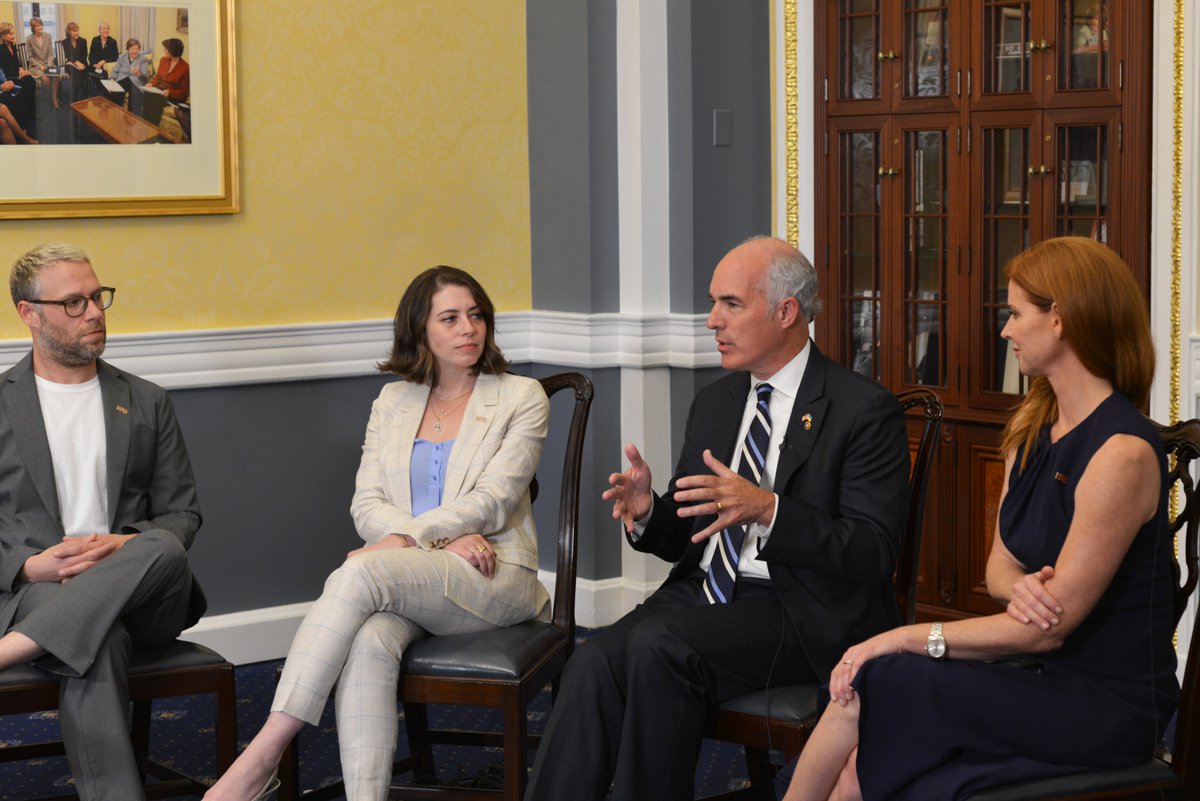 SenBobCasey's tweet photo. I joined @Sethrogen, @IamLaurenMiller, @sarahgrafferty &amp; @aijenpoo this morning to discuss the state of home care in the United States and the need for a generational investment in that care. Seniors and people with disabilities deserve to live independently in their communities. https://t.co/hIg8ESqrYT
