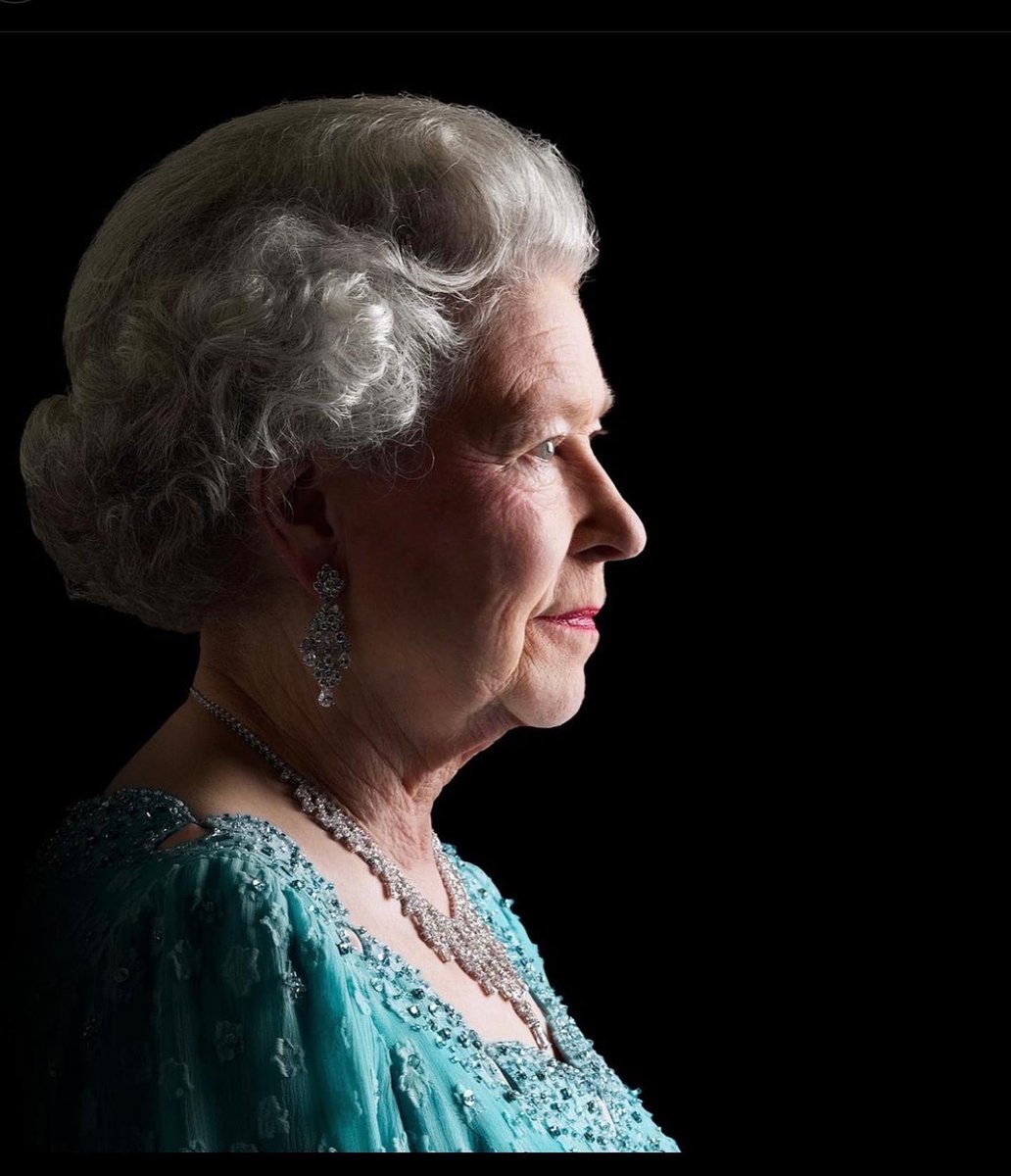 Lloyds_Autobody's tweet photo. As a mark our respect Lloyds Autobody will be closed Monday 19th September. Thank you for your unprecedented service HRH Queen Elizabeth II 🙏 https://t.co/SAJonqnqvs