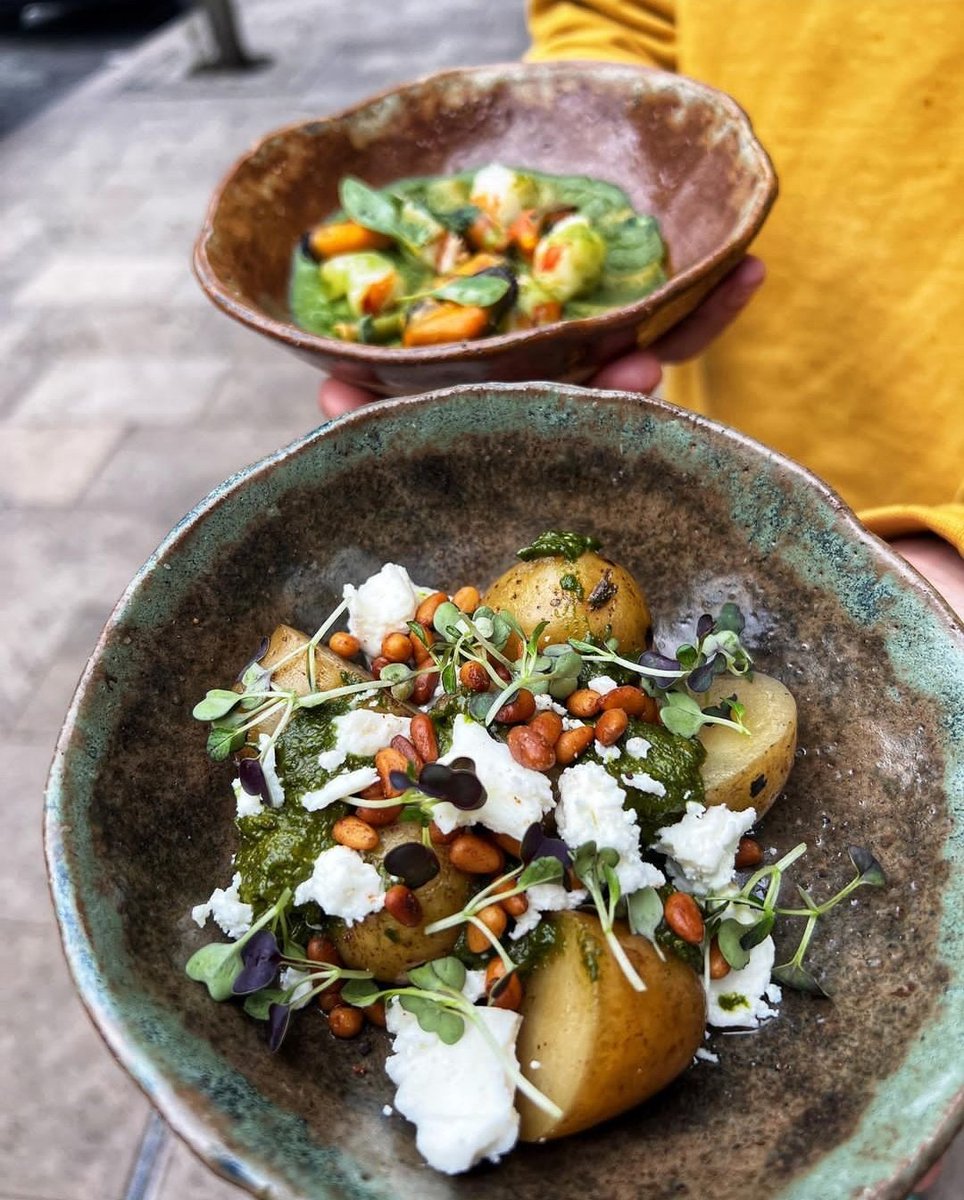 ThomHetheringto's tweet image. Following listings in @MichelinGuideUK and @GoodFoodGuideUK, and glowing coverage in the local press (this from @mattyfwhite @McrFinest mere days ago) the excellent @HyssopGlossop has had a devastating fire. After Covid, in the energy crisis. PLEASE support them when they reopen.