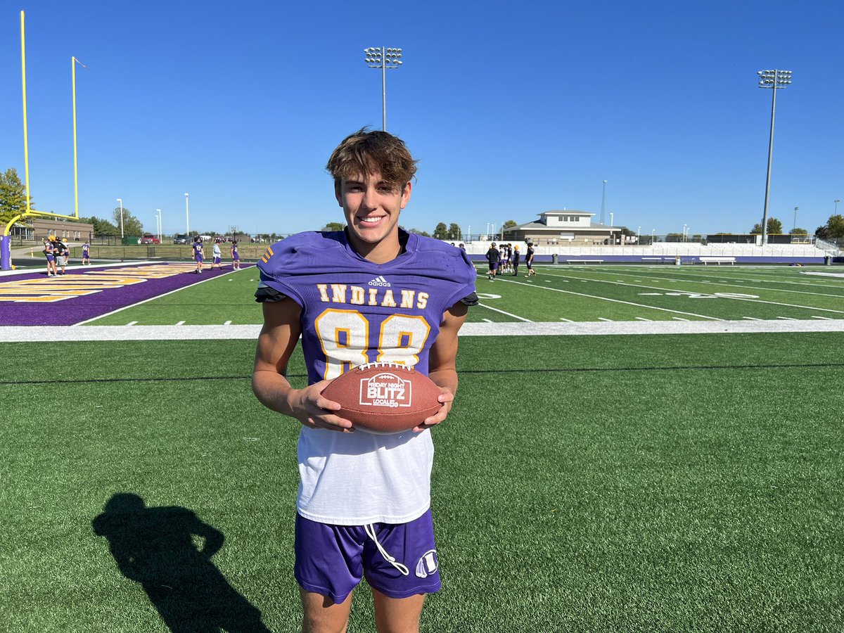 JakeBrendTV's tweet photo. Got the chance to deliver our game ball for week three of Blitz to @_drewkingery_!

Check out my feature story of Drew tonight on @weareiowa5news at 10! https://t.co/naKT43V4if