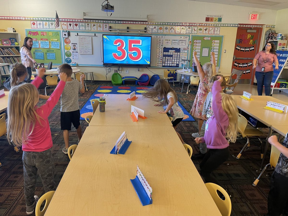 MrsCookHCSD's tweet photo. These Kindergartners were crushing some numbers today! Counting and exercising to 100, independent work, centers and small groups! 👏🏼 @Ms_Gilbert21 and @MrsSchwitalski! #OneLinden #ResidentEducators https://t.co/aTYvIuSpBQ