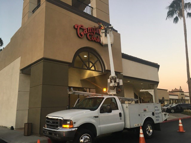 caliberwraps's tweet photo. When our clients need corporate signage in Southern California, they know that Caliber Signs &amp; Imaging offers various options. https://t.co/pWmXYk1HQx 
#CorporateSignageinSouthernCalifornia #ServingSoCal #AComprehensiveSignageCompany #CorporateIdentitySigns #FullServiceSignageCo https://t.co/5AYvev5SKG