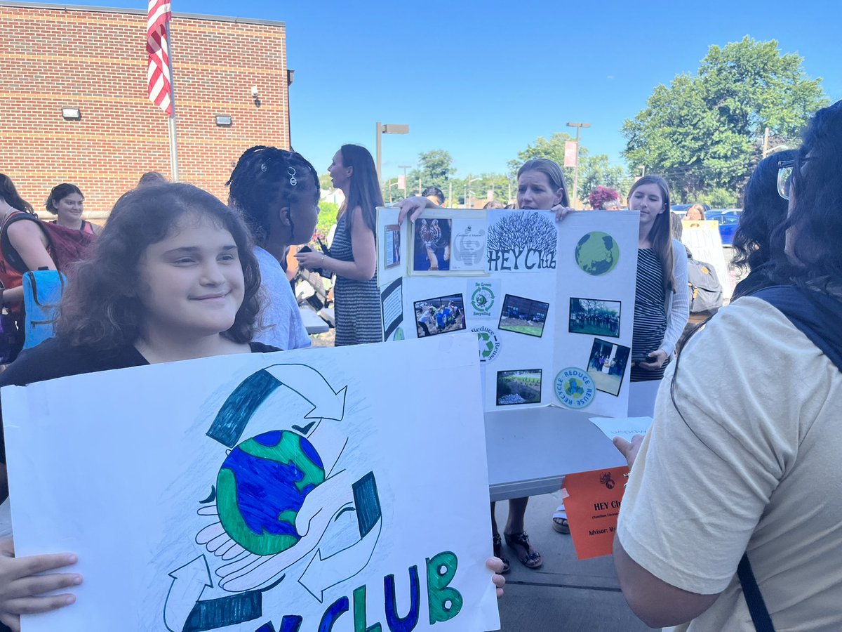 HTSD_West's tweet photo. Students checking out all the great HHW clubs and organizations at the Student Activities Fair today! https://t.co/NMgHwgnU2u