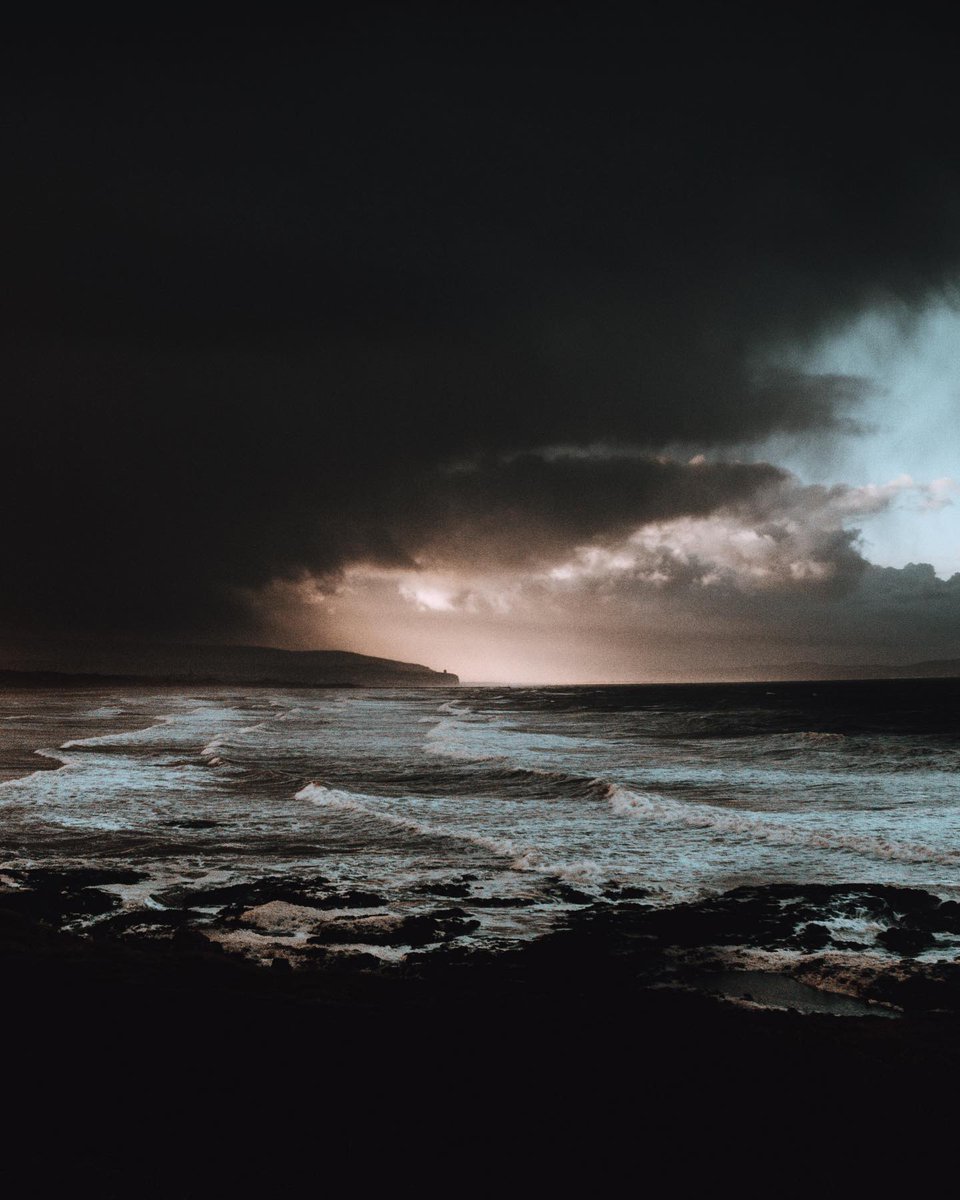 ANCHORANDCREW's tweet photo. Riding the wave that is life.
#nightskies #ridethewave #ExplorInbox https://t.co/NzVV5xvp5e