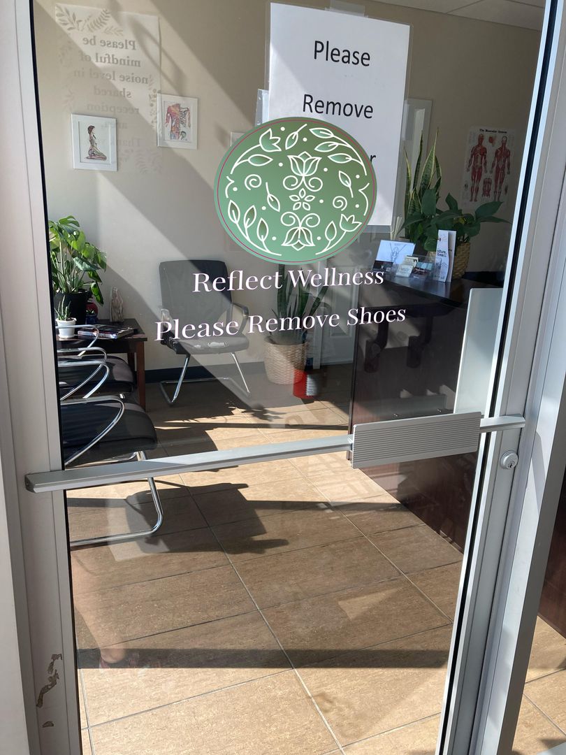 JLSDecals_ca's tweet photo. Was great working with Jordana from Reflect Wellness in St. Albert. They recently opened up an office to help serve their customer better. Here are some images from mockup stage to new decals installed at the location.
#decals #signs #signage #graphics #design https://t.co/977VLkkgXr