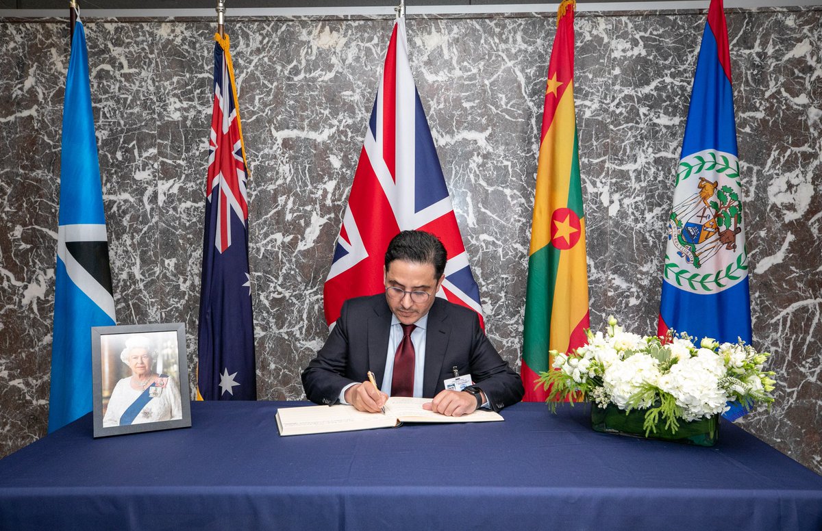 معالي الشيخ د.أحمد ناصر المحمد الصباح، وزير الخارجية، يقدم واجب العزاء والمواساة بإسم قيادة وحكومة وشعب دولة الكويت، في وفاة جلالة الملكة إليزابيث الثانية ملكة المملكة المتحدة لبريطانيا العظمى وإيرلندا الشمالية
الخبر كاملاً: mofa.gov.kw/ar/news-pm/202…