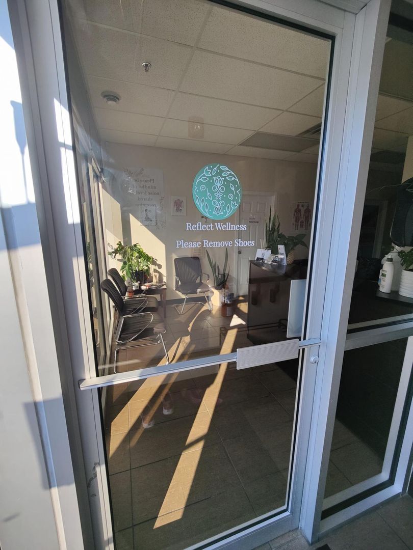 JLSDecals_ca's tweet photo. Was great working with Jordana from Reflect Wellness in St. Albert. They recently opened up an office to help serve their customer better. Here are some images from mockup stage to new decals installed at the location.
#decals #signs #signage #graphics #design https://t.co/977VLkkgXr