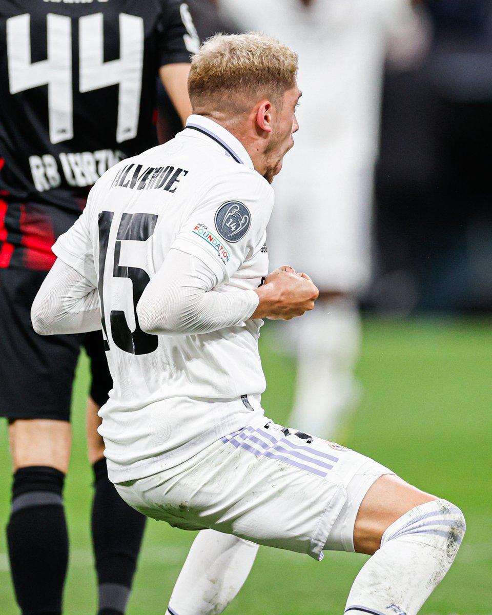 realmadrid's tweet photo. ✨ ¡¡¡Volvieron las noches mágicas al Santiago Bernabéu!!! https://t.co/lI0JIWWSS4