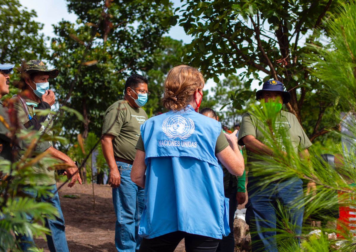 ONUHonduras's tweet photo. Hoy visitamos, junto a autoridades nacionales, la Montaña Triquilapa junto al Comité Ecológico de la Aldea Suyapa (#COEAS) para conocer y sumarnos al trabajo que hacen para preservar y proteger esta zona para asegurar el derecho al #AireLimpio en el país. https://t.co/UTerfwqv2S