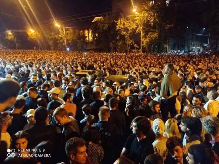 MargretMirzoyan's tweet photo. #Armenia,  #Yerevan Armenian #Opposition meeting against Government anti-state decisions. 
We demand Government resignation! 
#Stopnikol #war https://t.co/Tiwh4avSiS