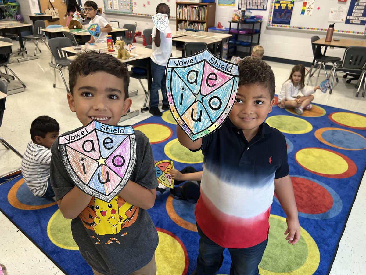 Anderson_Stars's tweet photo. Short Vowel Power! @Discovery_elem #uosphonics @sarina_marine https://t.co/P96JoxYS8o