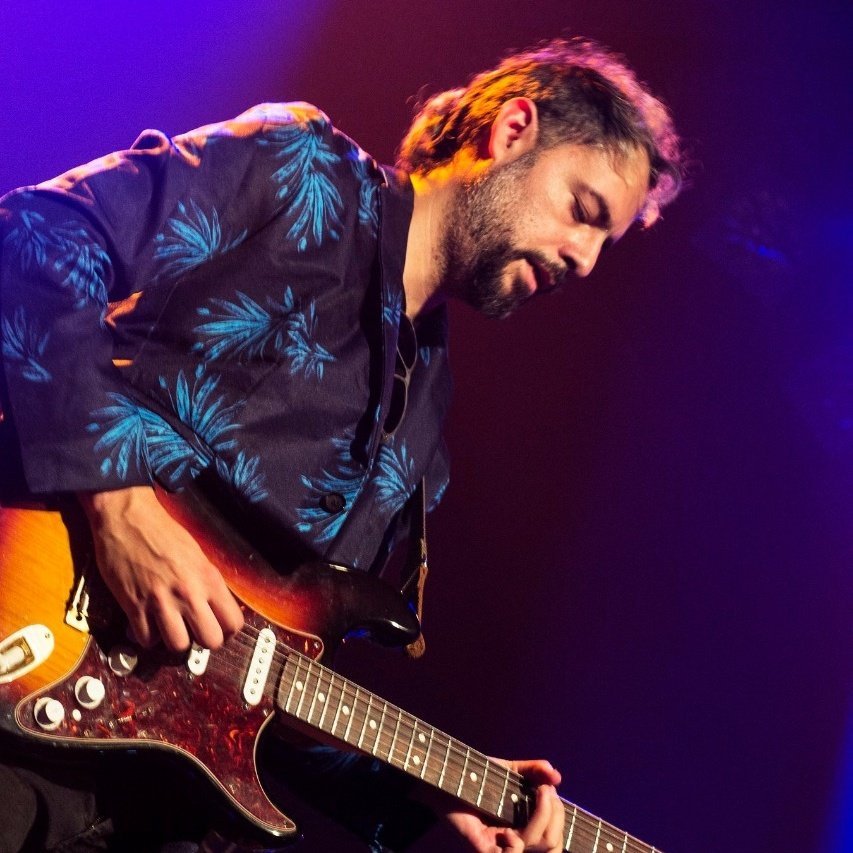 Hoy 14 de septiembre, queremos desearle un feliz cumpleaños 🎂 a nuestro amigo y guitarrista de la Agrupación Cariño 🐴 Victor Cintra!

Nos vemos este 19 de noviembre en el Teatro Metropólitan ticketmaster.com.mx/.../event/1400… 

Mucha #CumbiaCariñoYAmor para ustedes 💙