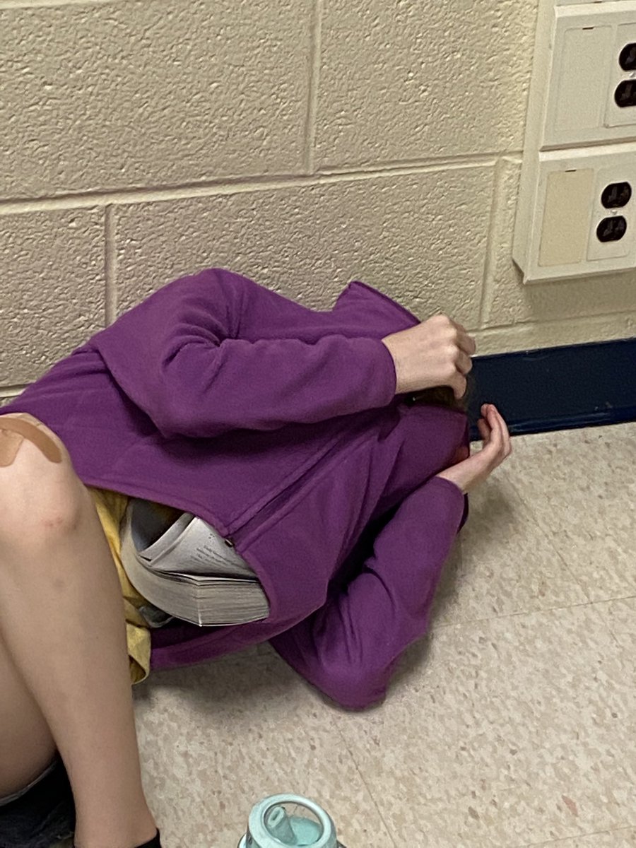 TPak25's tweet photo. Find a comfortable place to chill so you can read comfortably…all right then, lol! #AlwaysTeamPak #ReadingStamina #HunterHornets https://t.co/iRdDn8Qw4R