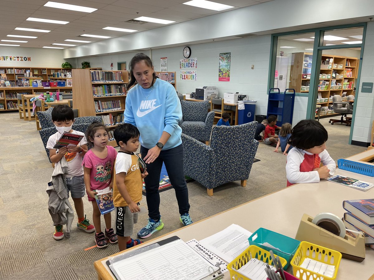 CPESspecialist's tweet photo. Our kindergartners rock checking out books and reading them! #cpesreads #cpesbelieves #onekindactvienna https://t.co/EvKRCCd69J