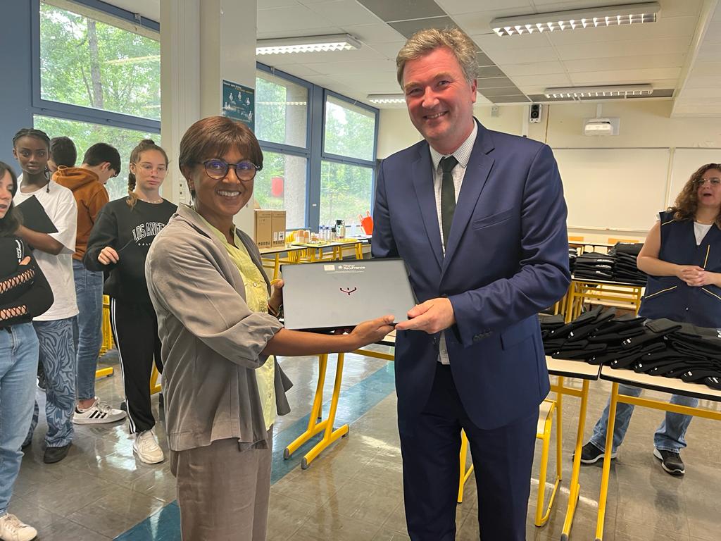 Lycée Louis Bascan 🇪🇺🇺🇦🕊 tweet media