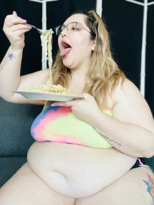 PASTA TIME 🐽 https://t.co/FoLvxaLljG