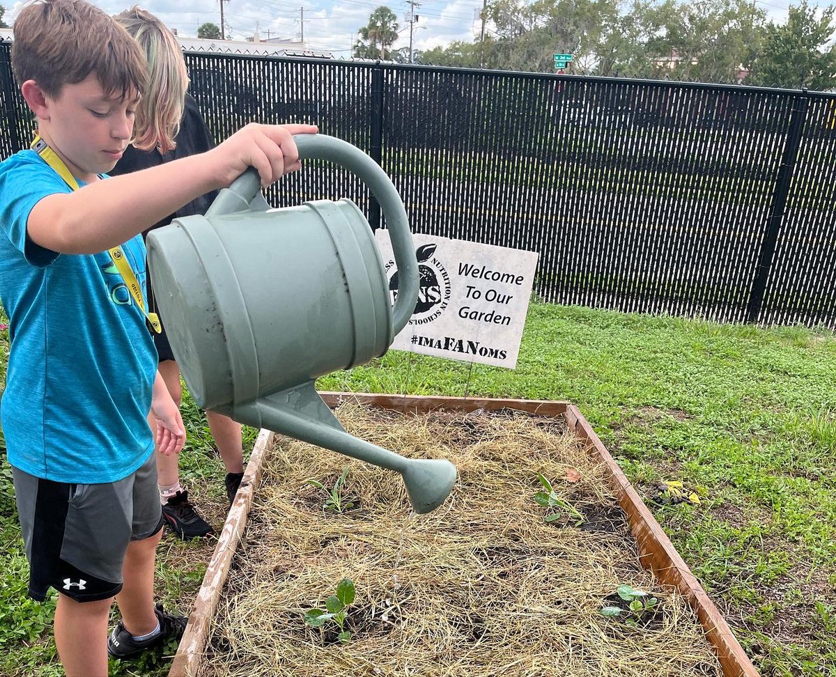 We had a great time at our first FANS meeting learning why we should eat the rainbow 🌈 and planting broccoli! 🥦 #imaFANoms <a href="/dixonk2019/">kristi Dixon</a>