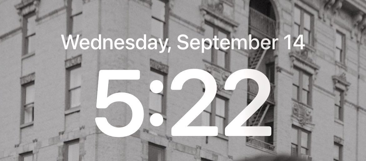 jesvallee's tweet photo. Also hate this new bold clock, but I think I’ll get used to that https://t.co/JBUyOO5cJv