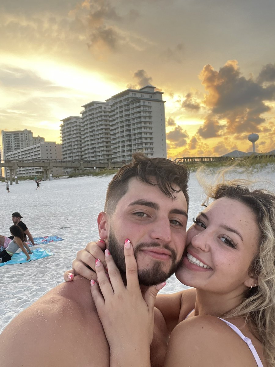 BradM4_'s tweet photo. And she’s everything I’ve ever wanted https://t.co/nTGk9nswJW