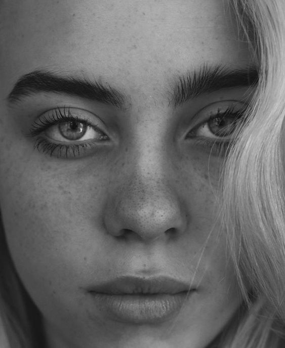 fetusbe's tweet photo. billie eilish 2016        billie eilish 2022 https://t.co/5uQIkqF1Hy