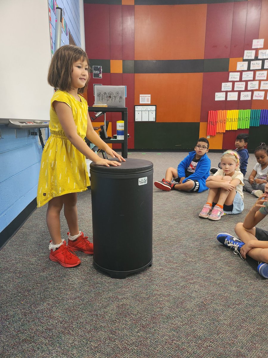 MrsThielMusic's tweet photo. Today was full of fun in first grade! Our movement warmup was copying the wacky inflatable tube man, then we moved to Aquarium and took turns playing Listen Listen on the drum! #KWBPride @KWBwelsh @KWBhensley @BarrettAPS https://t.co/N7vEFRRglD
