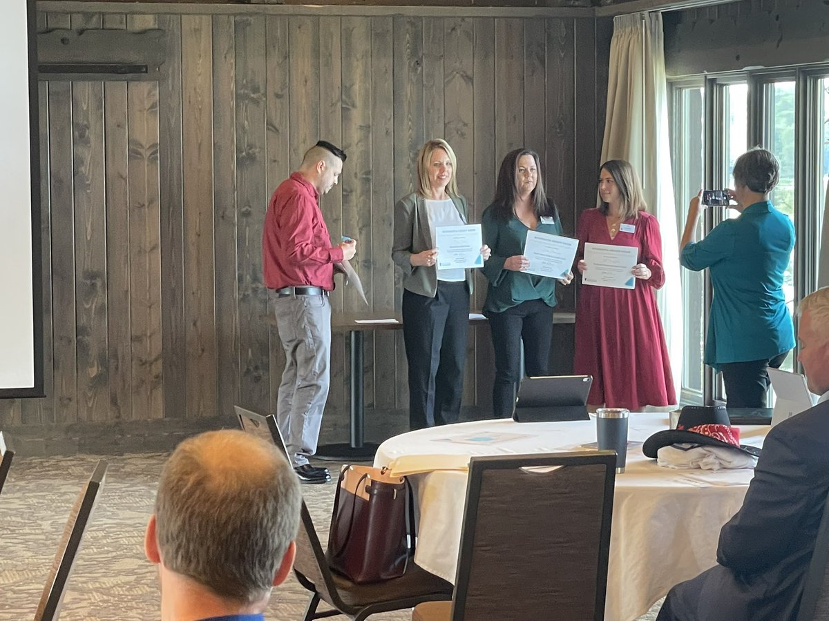 Mark_D_Cummins's tweet photo. Congrats to the first cohort group of #MnCUNLEAD Trailblazers presenting @mncreditunions #LEAD22 Conference! https://t.co/AuTY1OQUTf