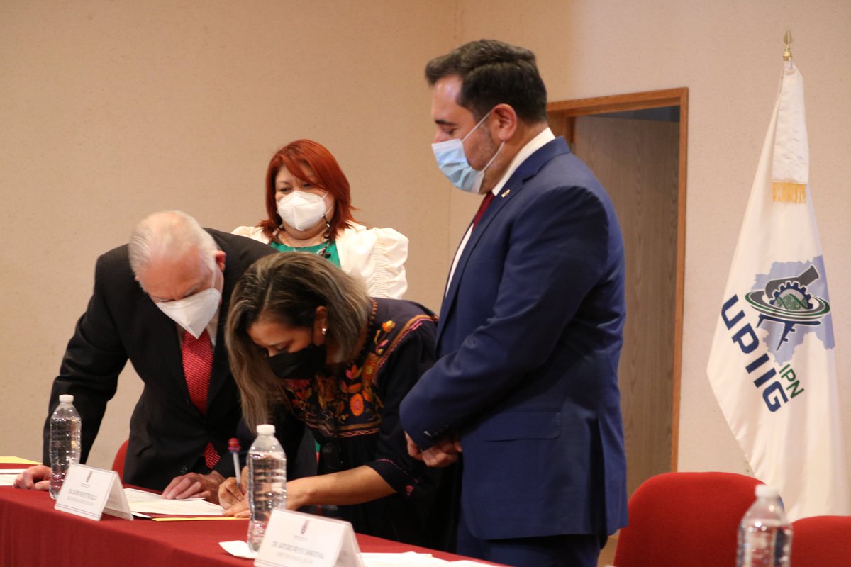 upiig_oficial's tweet photo. Esta mañana, la Dra. Rosa Hernández Soto recibió del Director General del @IPN_MX, Dr. Arturo Reyes Sandoval, la designación como Directora de la #UPIIG.

Con esta designación, comenzamos una nueva etapa en la #UPIIG.

#Huélum
#OrgullosamentePolitécnicos
#UPIIGInforma https://t.co/QVgEm7rkAl