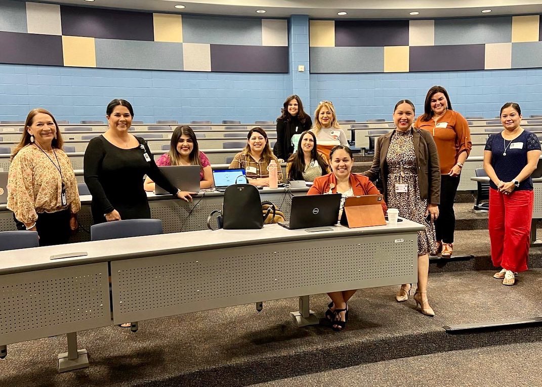 PointIsabelISD's tweet photo. ✨PIHS Gear Up and DECA Hi-lights✨

GEAR Up and DECA students welcomed GEAR Up coordinators from across the RGV as they held a meeting in Tarpon Nation today. Great job, Tarpons! https://t.co/djYDa4QB6C