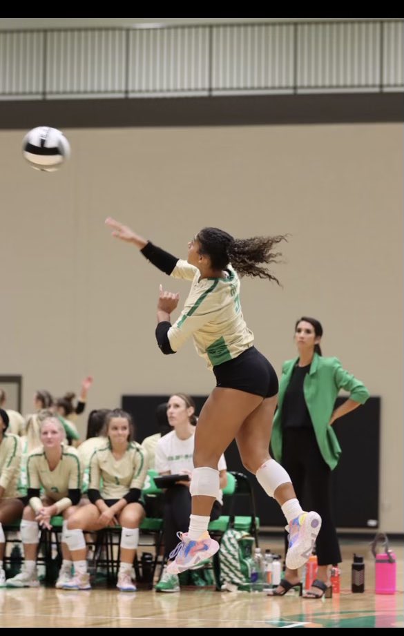 Trinity1Haynes's tweet photo. Serve'em up... #LG #Buford  @JordanaFSUVB 
 @AbbeyWVB @conrad_hill_ 
 @rileytaylor98 
 @jenndorr4 @CalVolleyball 
@CoachDaveRubio 
@CoachWalkerUA https://t.co/YykatYypI6