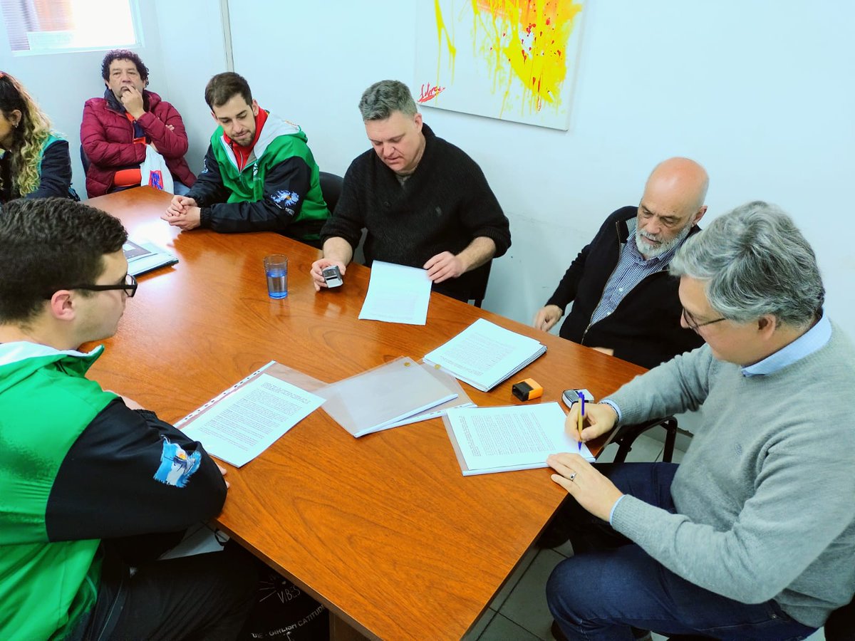 loquepasanet's tweet photo. Convenio entre SMATA y la Defensoría del Pueblo para tener información sobre precios y cadenas de valor. https://t.co/zg7AVL2rsu https://t.co/QeALhHS45q