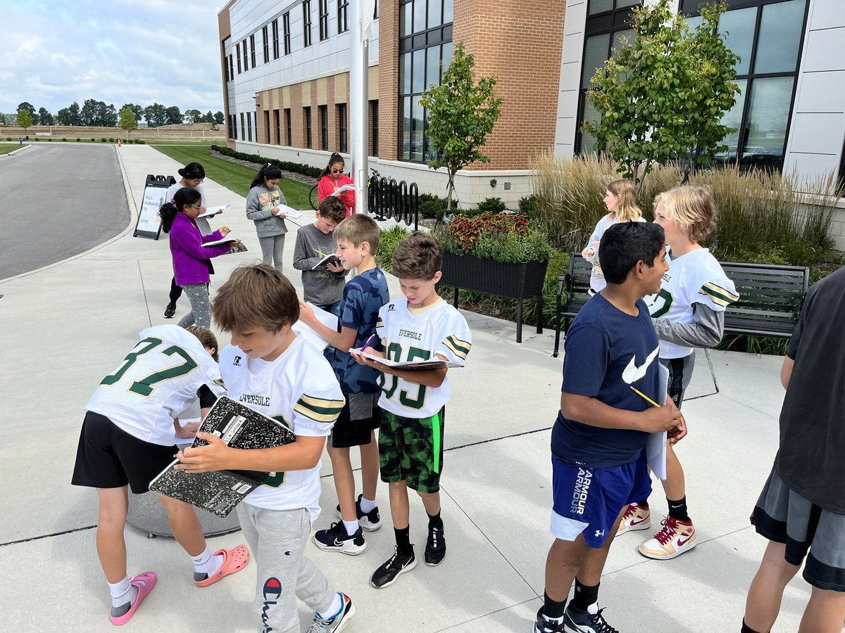 mrsphelpsteach's tweet image. We took our grammar lesson out in the wild today to find some interesting subjects for our sentences. Excited to see what creative writing comes from all of our noticing! Thanks @writeguyjeff for the inspiration #patternsofpower