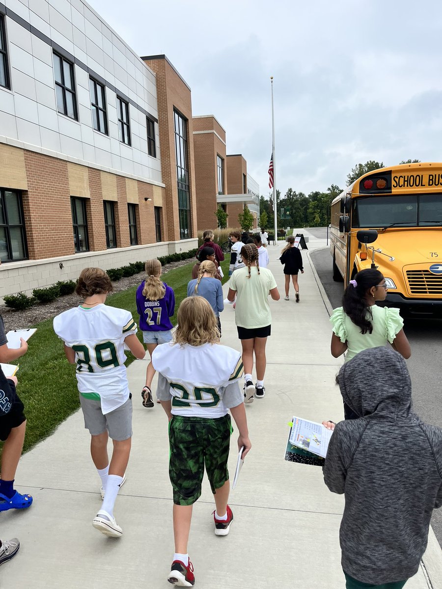 mrsphelpsteach's tweet image. We took our grammar lesson out in the wild today to find some interesting subjects for our sentences. Excited to see what creative writing comes from all of our noticing! Thanks @writeguyjeff for the inspiration #patternsofpower